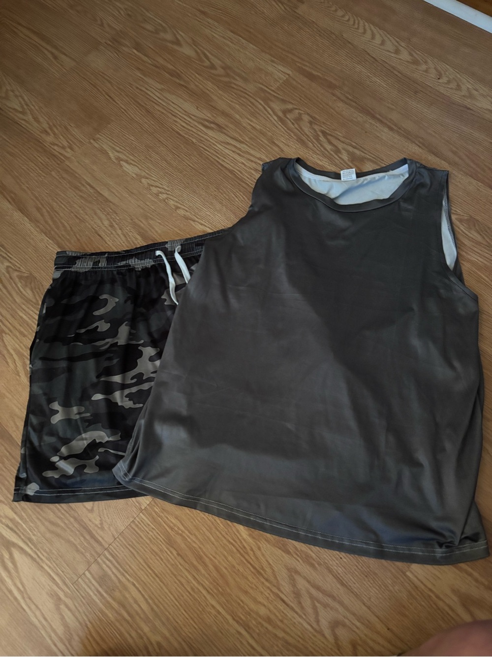 Women’s Athletic Tank Top and Camo Shorts Set - Gray & Olive